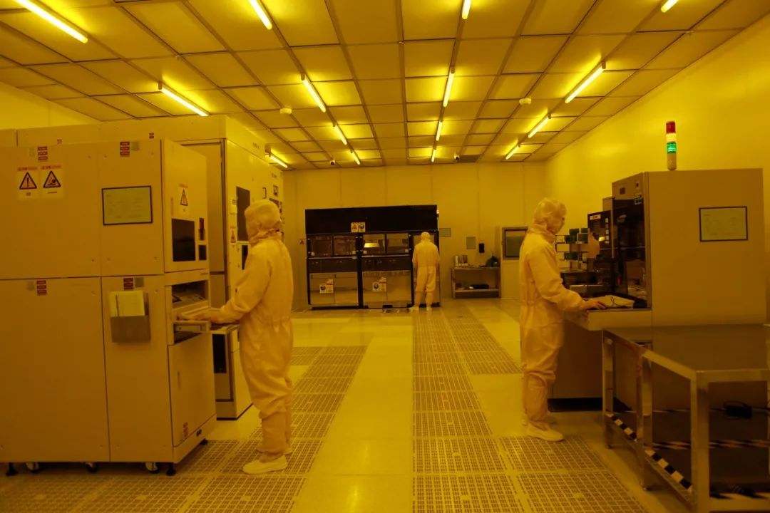 電子凈化車間的圖片 電子凈化車間的圖片